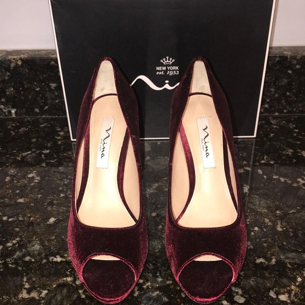 Nina Velvet Pumps - Merlot Romance size8(firm)